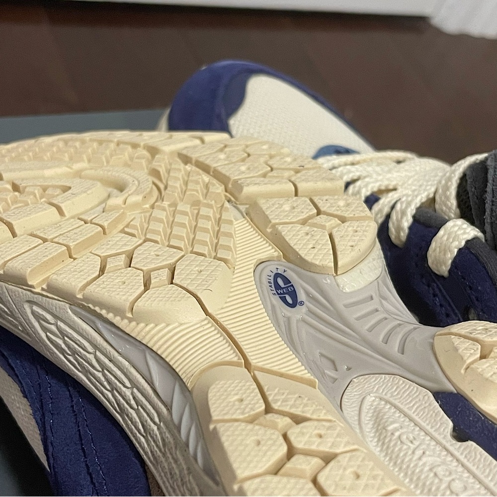 NEW BALANCE 2002 NIGHT TIDE - Picture 4 of 8
